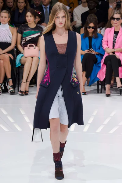 Look 25